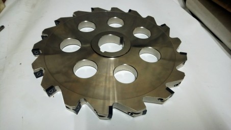 Milling cutters, grooved with interchangeable carbide inserts
