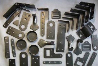 Stamping and extracting sheet metal parts 4